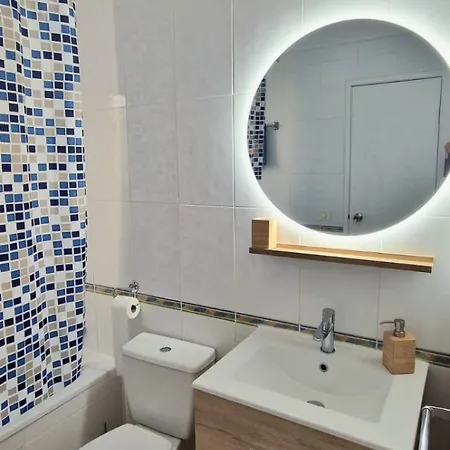 Spacious 3-bedroom Apartment, Ac, Priv Parking, Heated Pool & Ocean View In Castle Harbour, Arona Lägenhet *