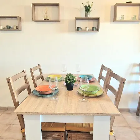 Spacious 3-bedroom Apartment, Ac, Priv Parking, Heated Pool & Ocean View In Castle Harbour, Arona ロスクリスティアーノス
