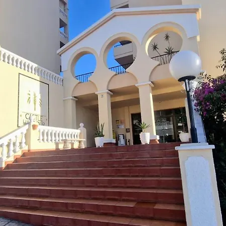 Apartmán Spacious 3-bedroom Apartment, Ac, Priv Parking, Heated Pool & Ocean View In Castle Harbour, Arona