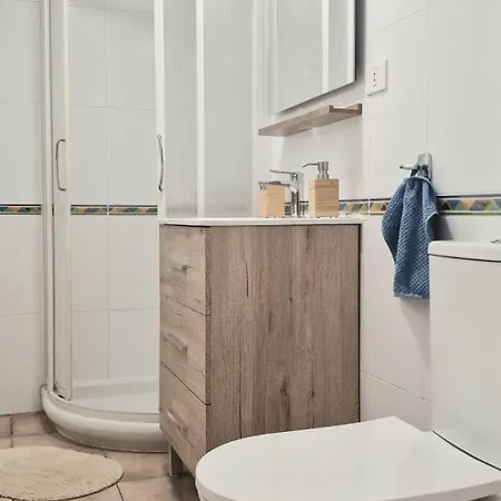 Apartmán Spacious 3-bedroom Apartment, Ac, Priv Parking, Heated Pool & Ocean View In Castle Harbour, Arona *