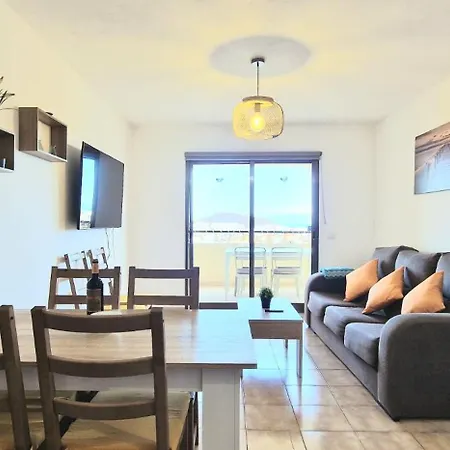 Spacious 3-bedroom Apartment, Ac, Priv Parking, Heated Pool & Ocean View In Castle Harbour, Arona Apartmán *