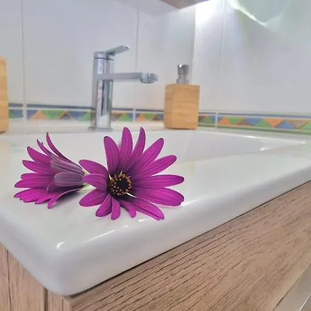 Apartmán Spacious 3-bedroom Apartment, Ac, Priv Parking, Heated Pool & Ocean View In Castle Harbour, Arona *