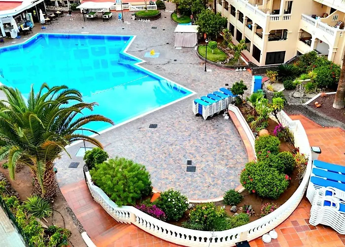 Spacious 3-bedroom Apartment, Ac, Priv Parking, Heated Pool & Ocean View In Castle Harbour, Arona Апартаменты