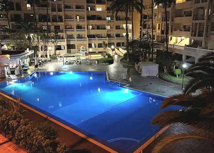 Апартаменты Spacious 3-bedroom Apartment, Ac, Priv Parking, Heated Pool & Ocean View In Castle Harbour, Arona