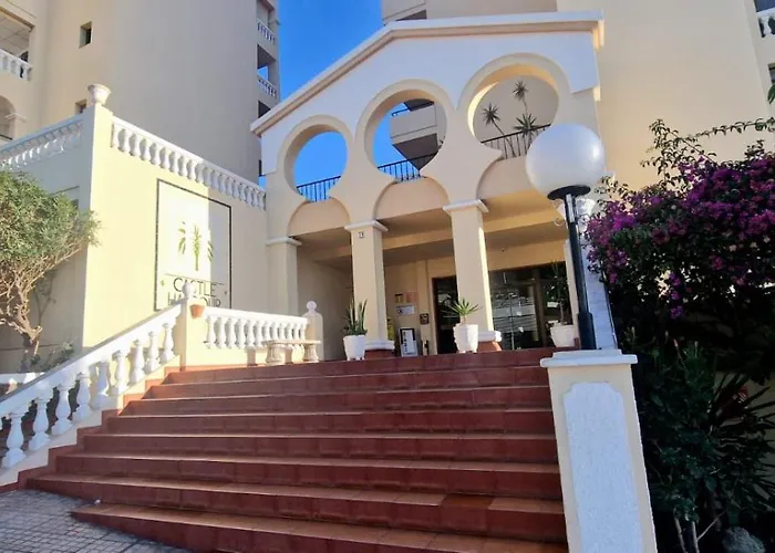 Апартаменты Spacious 3-bedroom Apartment, Ac, Priv Parking, Heated Pool & Ocean View In Castle Harbour, Arona