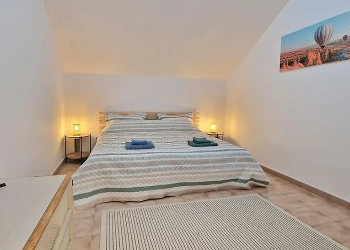 Апартаменты Spacious 3-bedroom Apartment, Ac, Priv Parking, Heated Pool & Ocean View In Castle Harbour, Arona Лос Кристианос